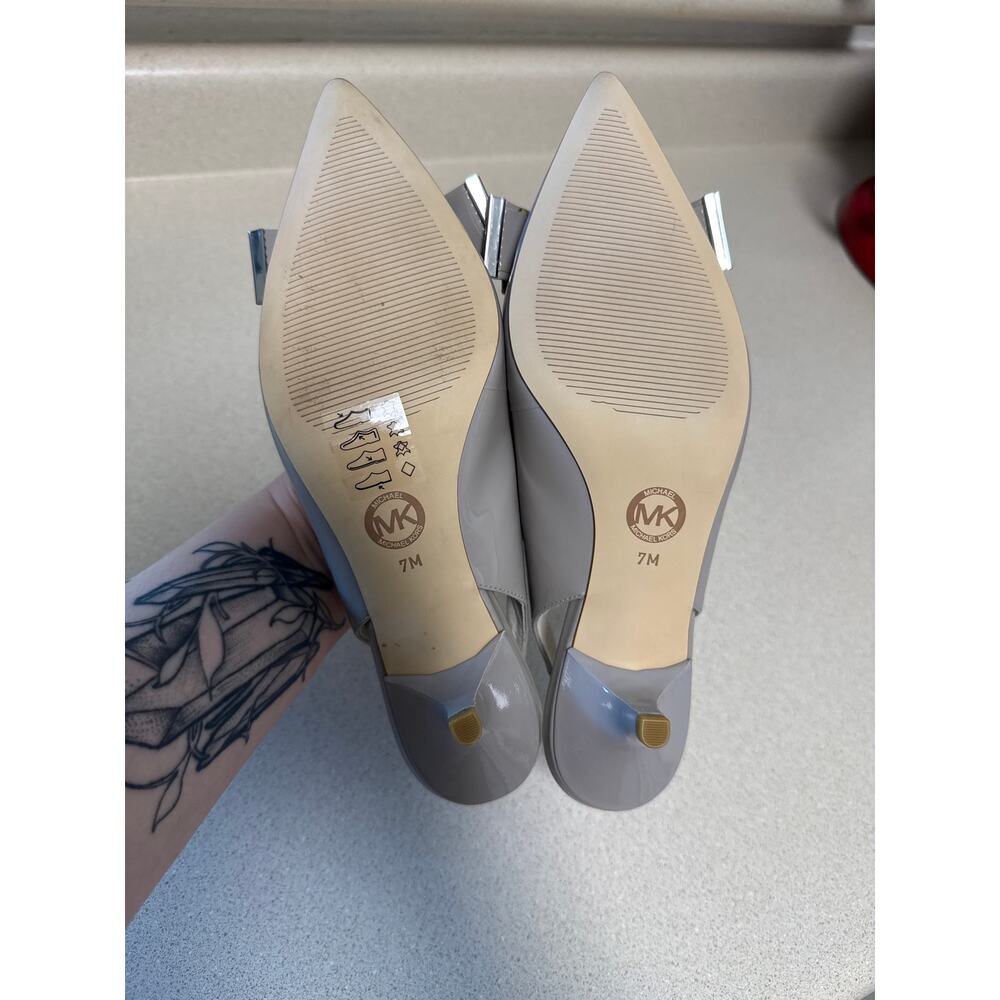 Michael Kors Grey Patent Leather Sling Back  Kitten Heels Bow Detail Size 7 - Picture 7 of 7